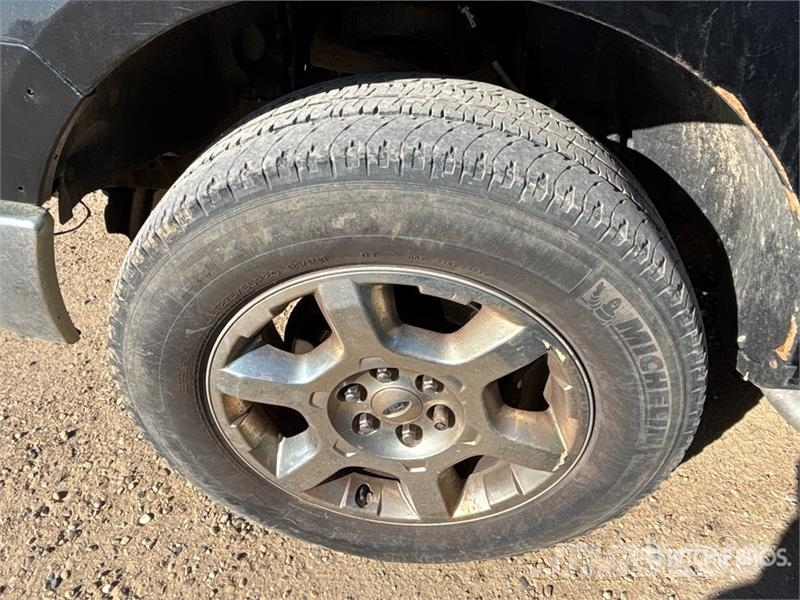 Ford F-150 XLT 4x4 Crew Cab Pickup Muu