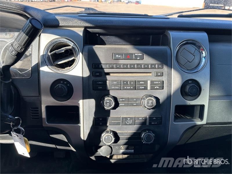 Ford F-150 XLT 4x4 Crew Cab Pickup Ostalo