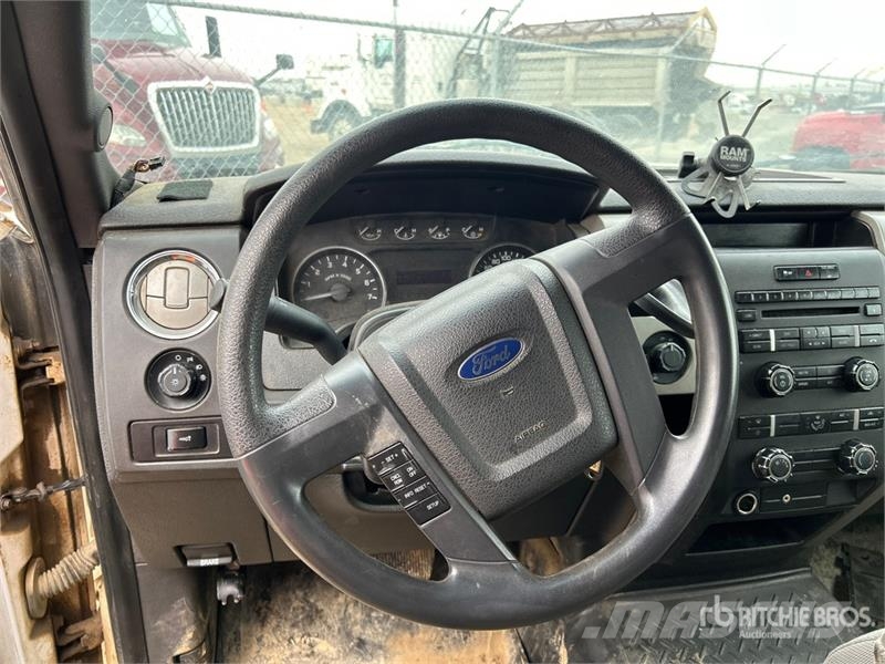 Ford F-150 XLT 4x4 Crew Cab Pickup (Inoperable) أخرى