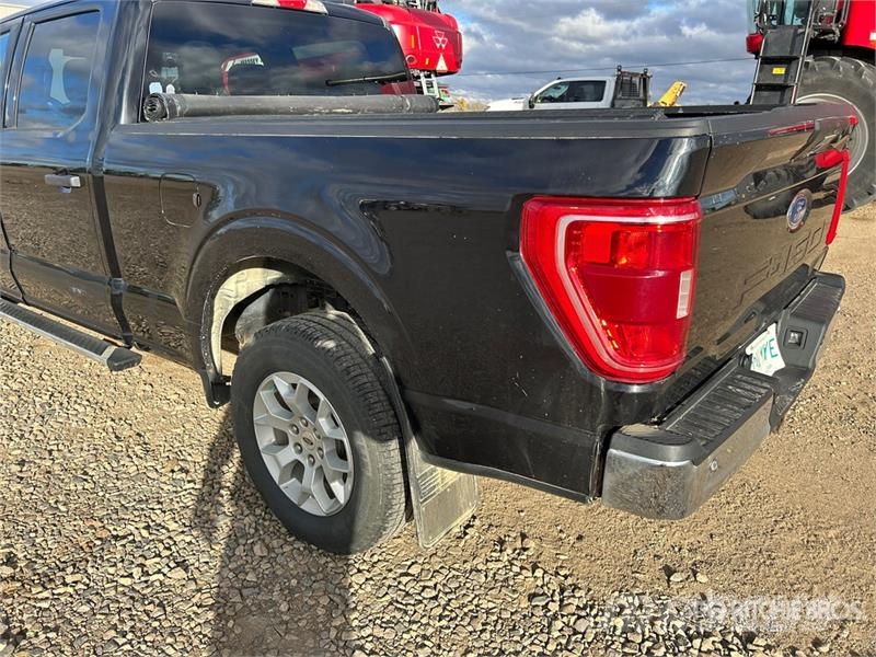 Ford F-150 XLT 4x4 Crew Cab Pickup Muu