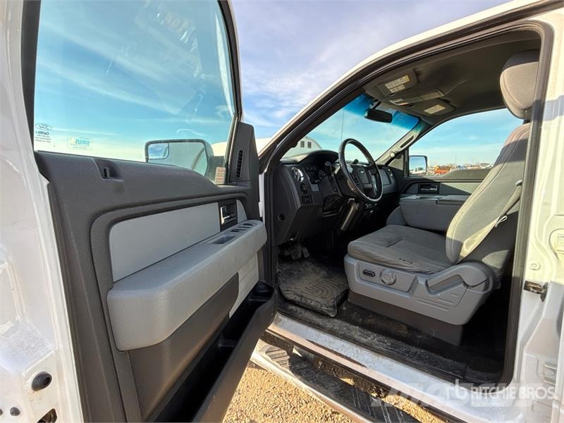 Ford F-150 XLT 4x4 Crew Cab Pickup Muu