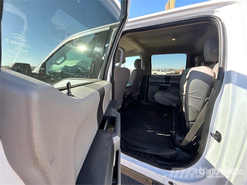 Ford F-150 XLT 4x4 Crew Cab Pickup أخرى