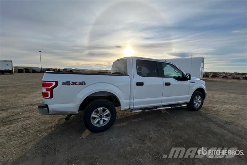 Ford F-150 XLT 4x4 Crew Cab Pickup أخرى