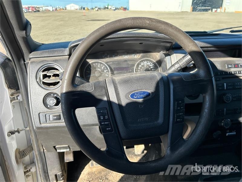 Ford F-150 XLT 4x4 Crew Cab Pickup Ostalo
