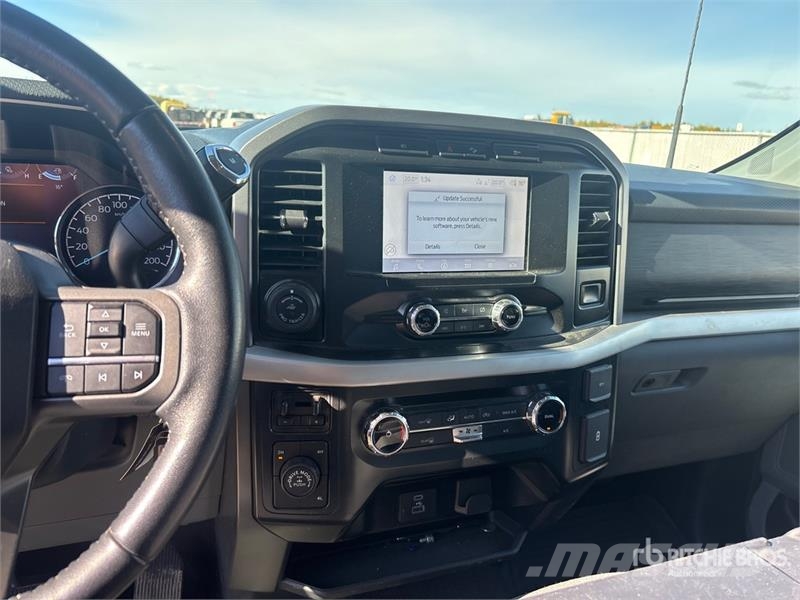 Ford F-150 XLT 4x4 Crew Cab Pickup Kita