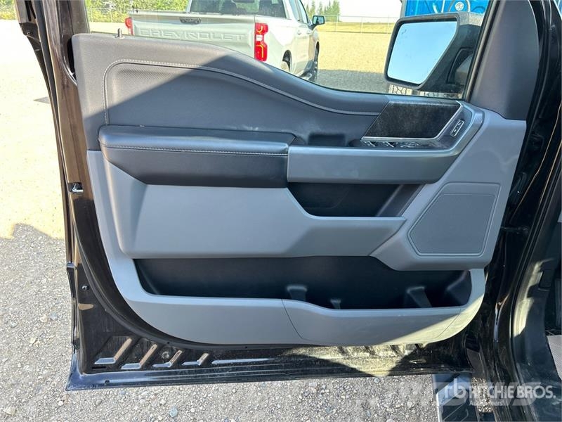 Ford F-150 XLT 4x4 Crew Cab Pickup Ostalo