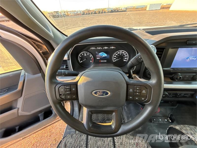 Ford F-150 XLT 4x4 Crew Cab Pickup أخرى