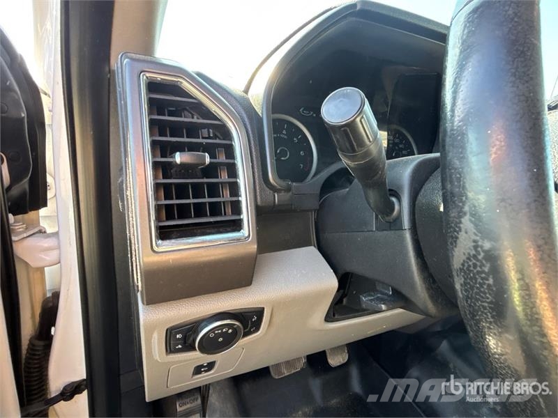 Ford F-150 XLT 4x4 Crew Cab Pickup أخرى