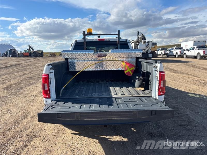 Ford F-150 XLT 4x4 Crew Cab Pickup Muu