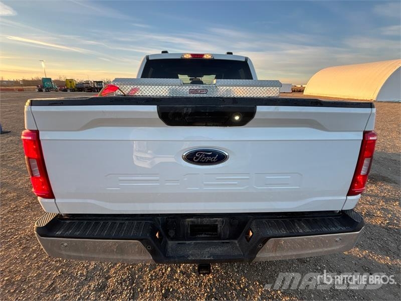Ford F-150 XLT 4x4 Crew Cab Pickup أخرى