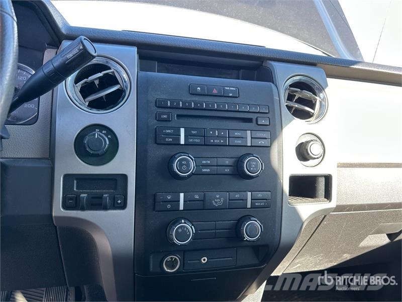 Ford F-150 XLT 4x4 Crew Cab Pickup Egyéb