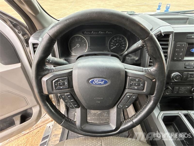 Ford F-150 XLT 4x4 Crew Cab Pickup أخرى