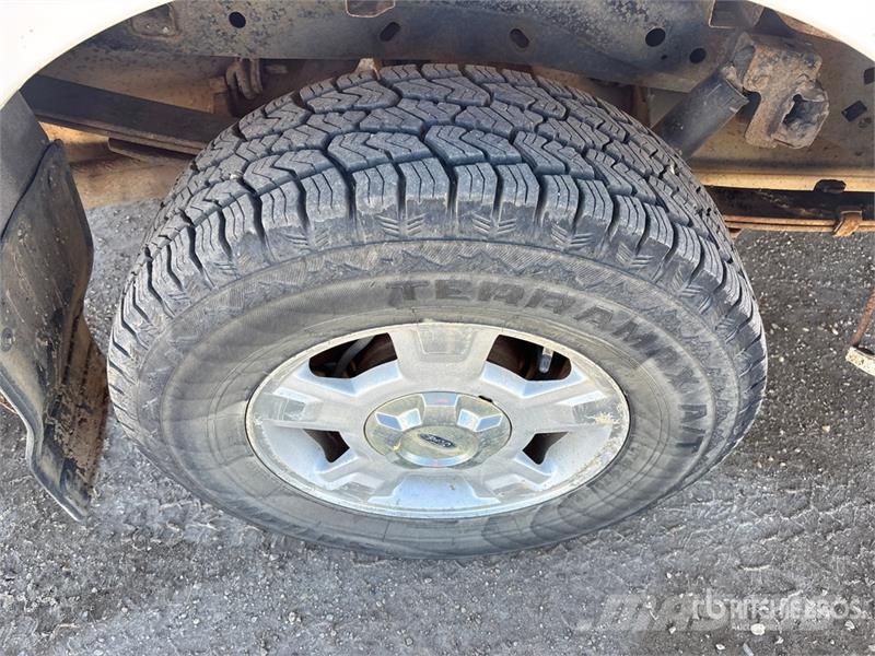 Ford F-150 XLT 4x4 Crew Cab Pickup Diger