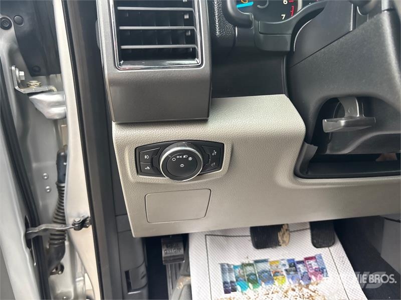 Ford F-150 XLT 4x4 Crew Cab Pickup Ostalo