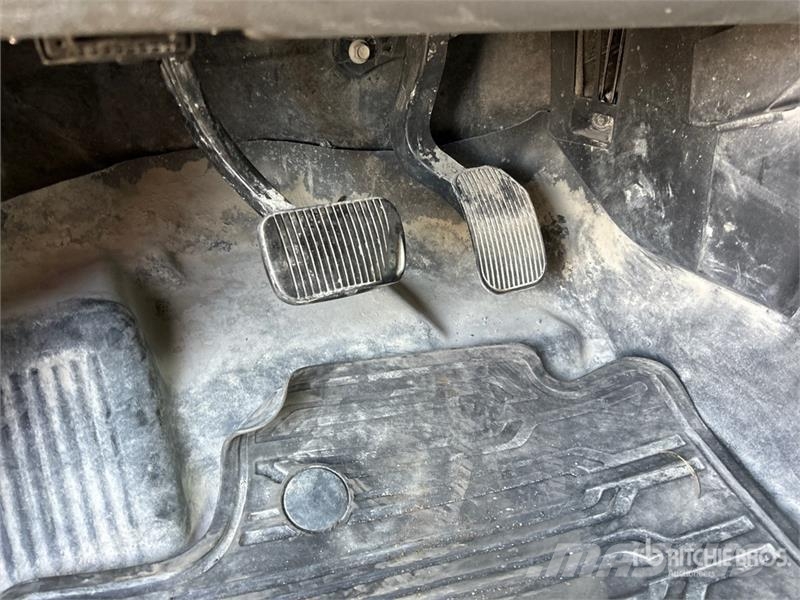 Ford F-150 XLT 4x4 Crew Cab Pickup أخرى