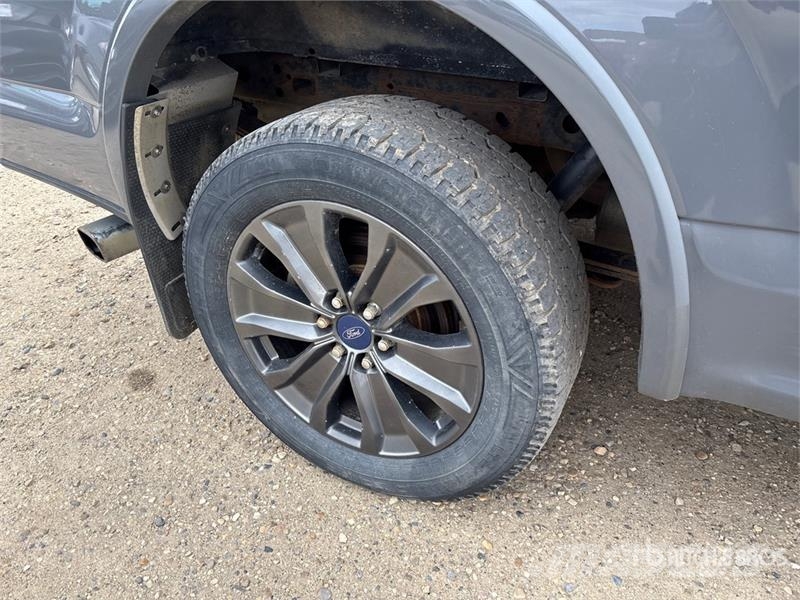 Ford F-150 XLT 4x4 Crew Cab Pickup Muu