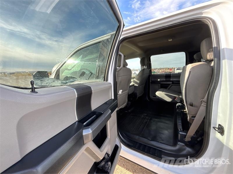 Ford F-150 XLT 4x4 Crew Cab Pickup Muu