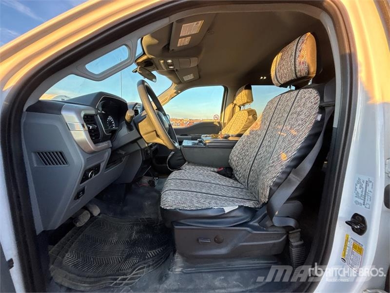 Ford F-150 XLT 4x4 Crew Cab Pickup أخرى