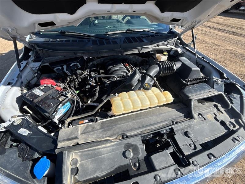 Ford F-150 XLT 4x4 Crew Cab Pickup Muu