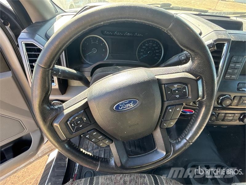 Ford F-150 XLT 4x4 Crew Cab Pickup أخرى
