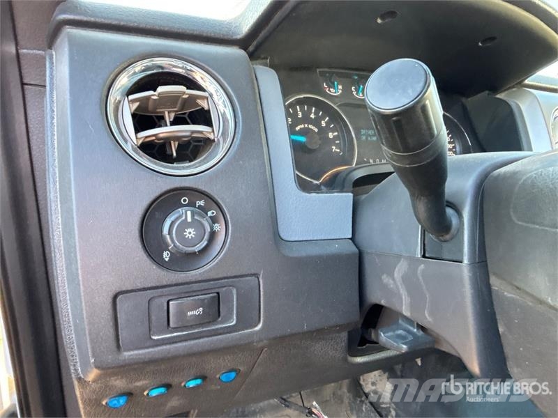 Ford F-150 XLT 4x4 Crew Cab Pickup أخرى