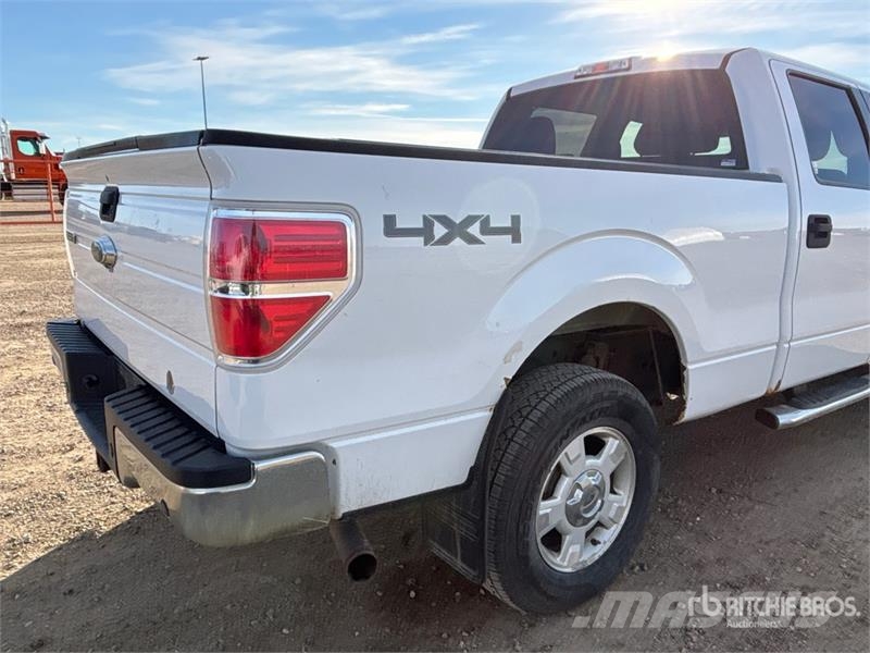 Ford F-150 XLT 4x4 Crew Cab Pickup Muu