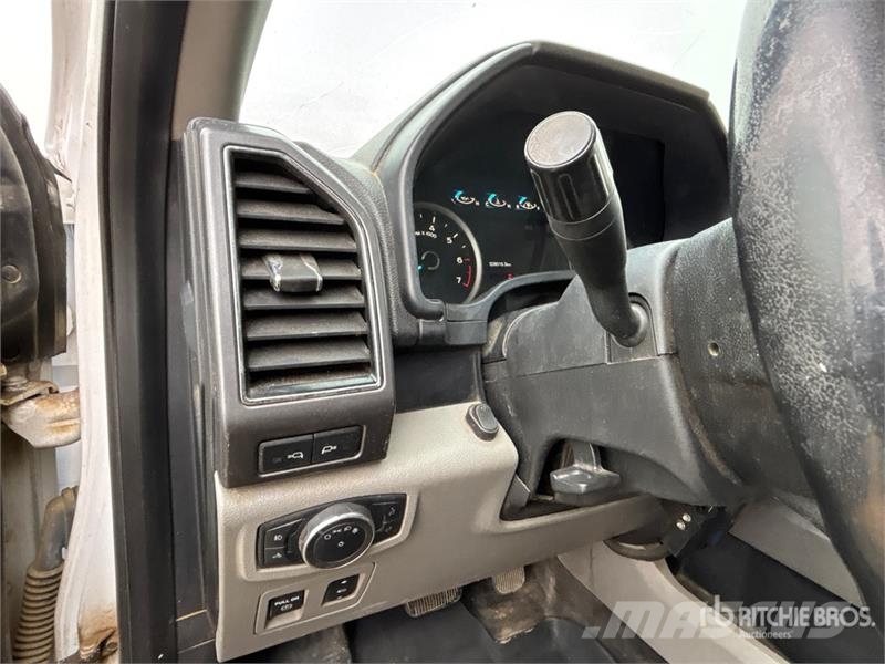 Ford F-150 XLT 4x4 Crew Cab Pickup أخرى