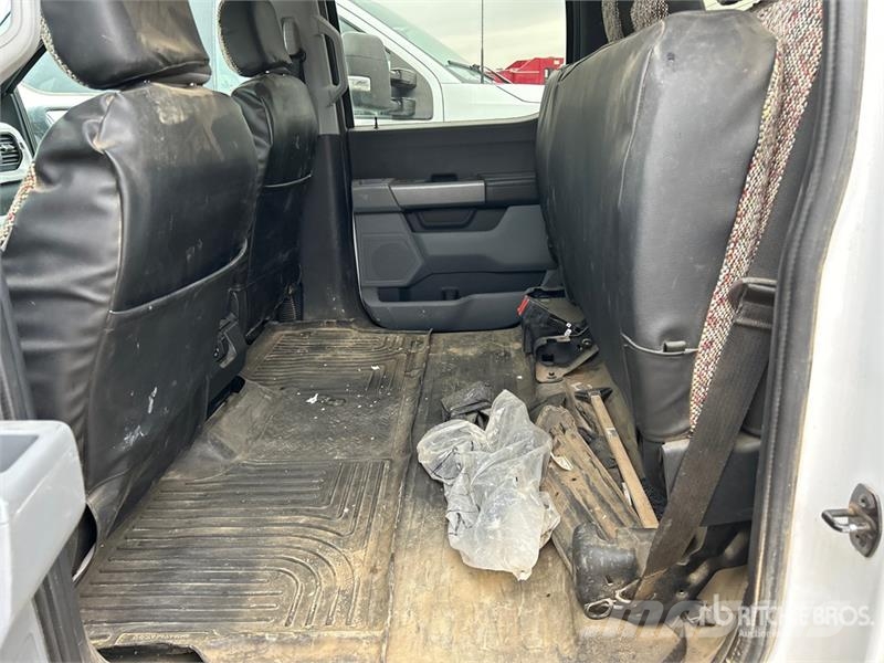 Ford F-150 XLT 4x4 Crew Cab Pickup 其他