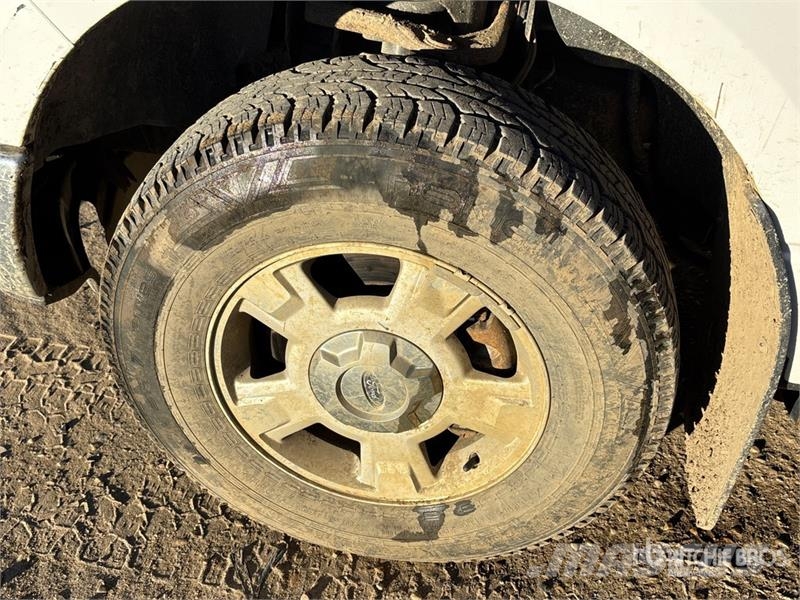 Ford F-150 XLT 4x4 Crew Cab Pickup أخرى
