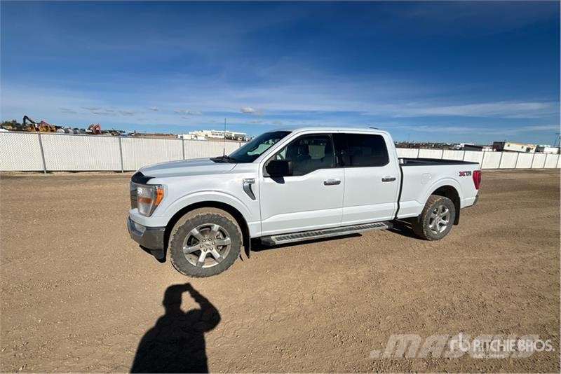 Ford F-150 XLT 4x4 Crew Cab Pickup Kita