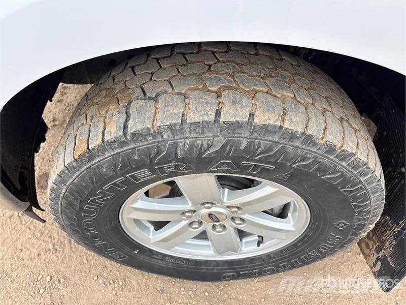 Ford F-150 XLT 4x4 Crew Cab Pickup Muu
