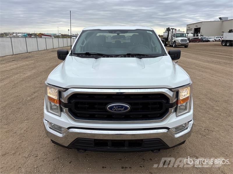 Ford F-150 XLT 4x4 Crew Cab Pickup Muu