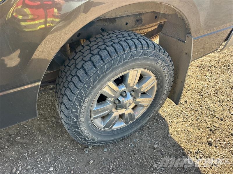 Ford F-150 XLT 4x4 Crew Cab Pickup Egyéb