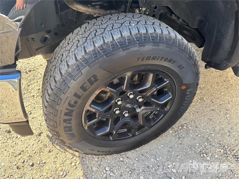 Ford F-150 XLT 4x4 Crew Cab Pickup Egyéb