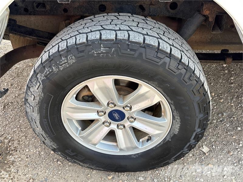 Ford F-150 XLT 4x4 Crew Cab Pickup Muu