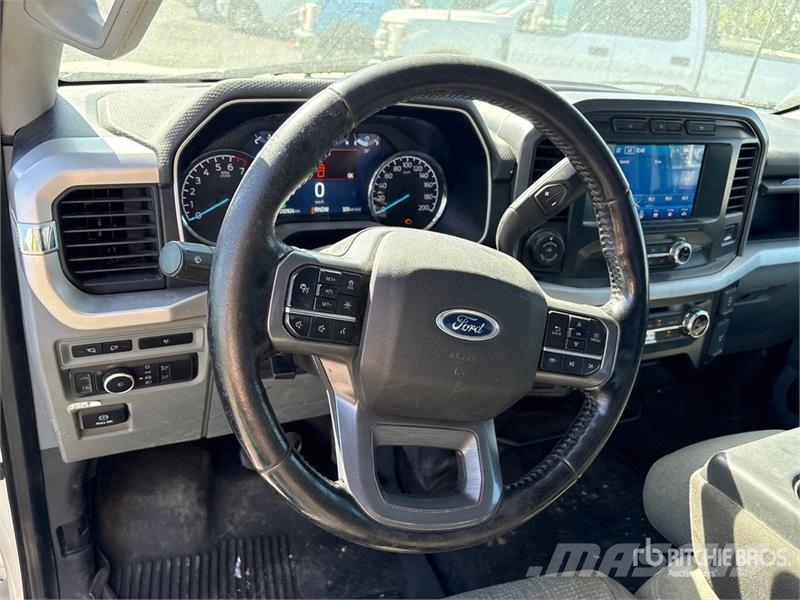 Ford F-150 XLT 4x4 Crew Cab Pickup Otros