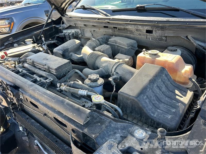 Ford F-150 XLT 4x4 Crew Cab Pickup Egyéb