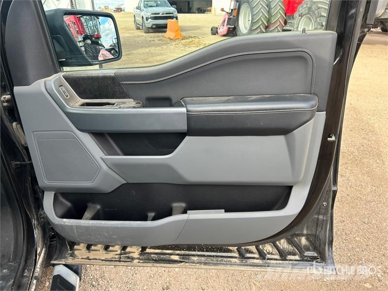 Ford F-150 XLT 4x4 Crew Cab Pickup Muu