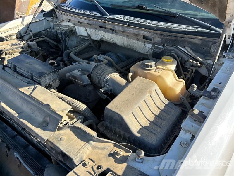 Ford F-150 XLT 4x4 Crew Cab Pickup Ostalo