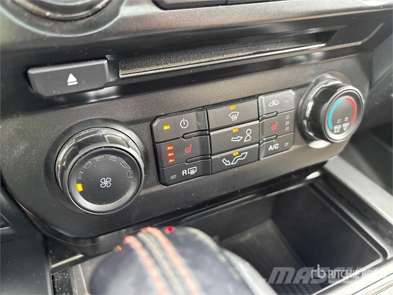 Ford F-150 XLT 4x4 Crew Cab Pickup Muu