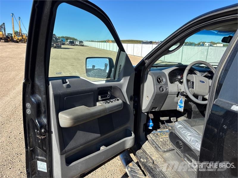 Ford F-150 XLT 4x4 Crew Cab Pickup أخرى