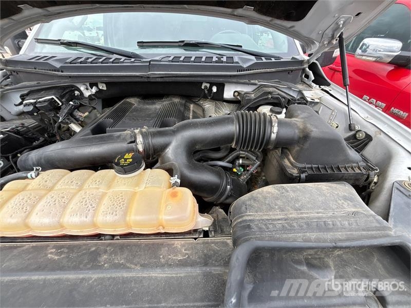 Ford F-150 XLT 4x4 Crew Cab Pickup Інше