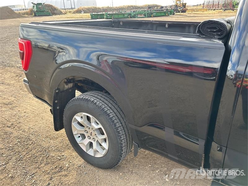 Ford F-150 XLT 4x4 Crew Cab Pickup Muu