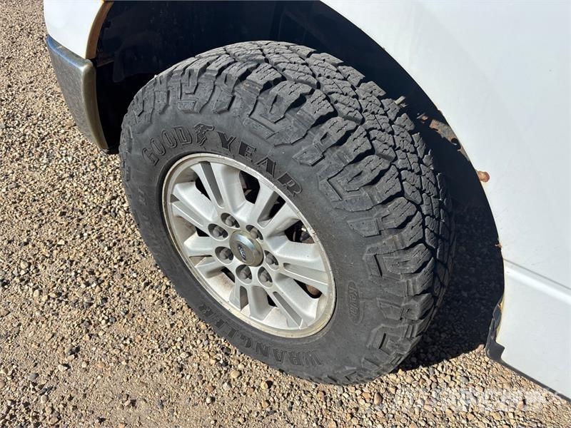 Ford F-150 XLT 4x4 Crew Cab Pickup Andere Transporter