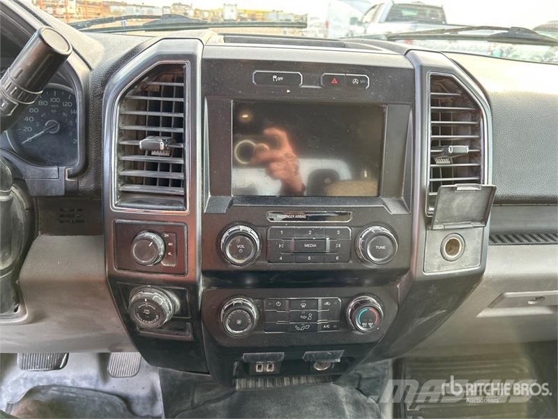 Ford F-150 XLT 4x4 Crew Cab Pickup أخرى