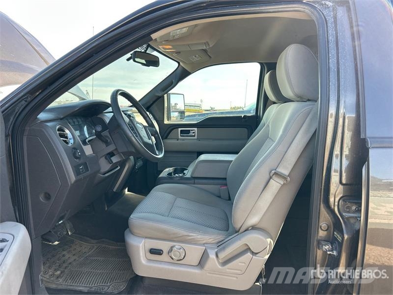 Ford F-150 XLT 4x4 Crew Cab Pickup Egyéb