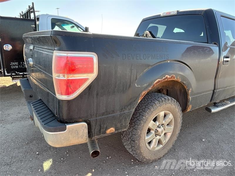 Ford F-150 XLT 4x4 Crew Cab Pickup Muu