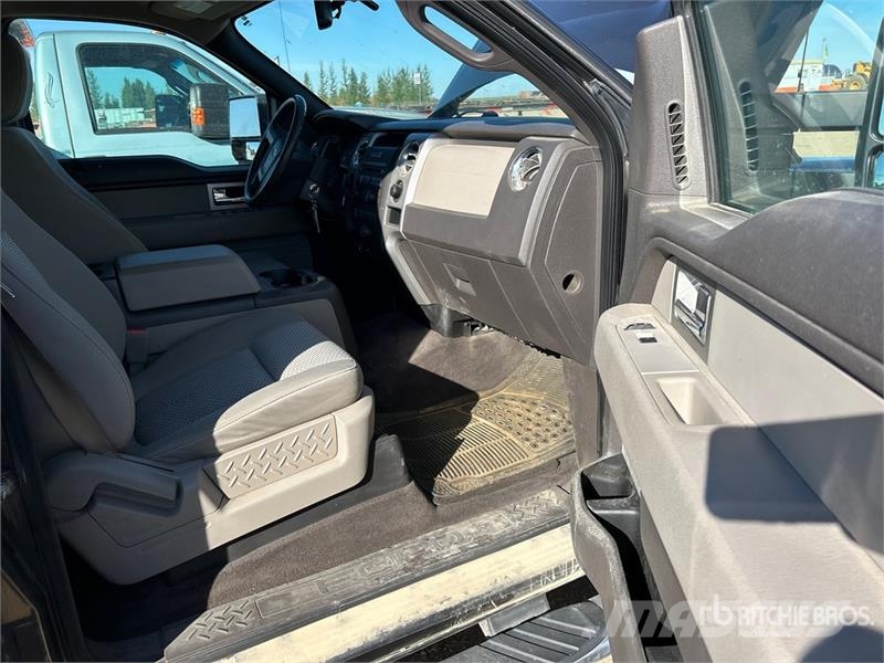 Ford F-150 XLT 4x4 Crew Cab Pickup Egyéb