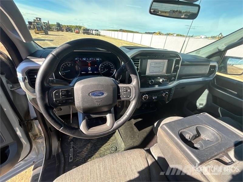Ford F-150 XLT 4x4 Crew Cab Pickup Kita