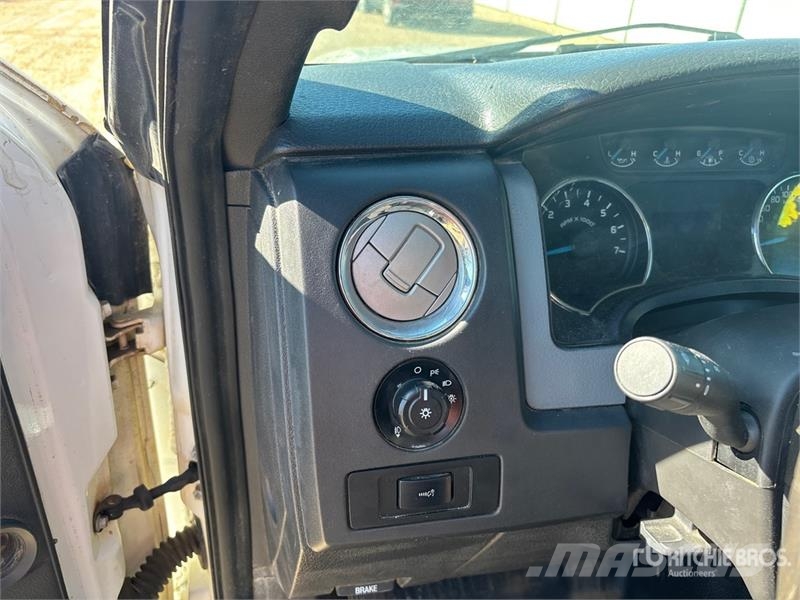 Ford F-150 XLT 4x4 Crew Cab Pickup Andere Transporter